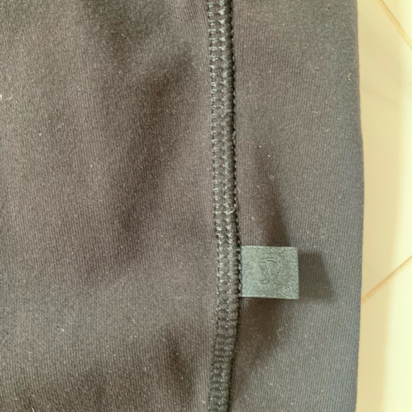 Lululemon perfect condition picnic play dress.  Black size 4 - Picture 4 of 4